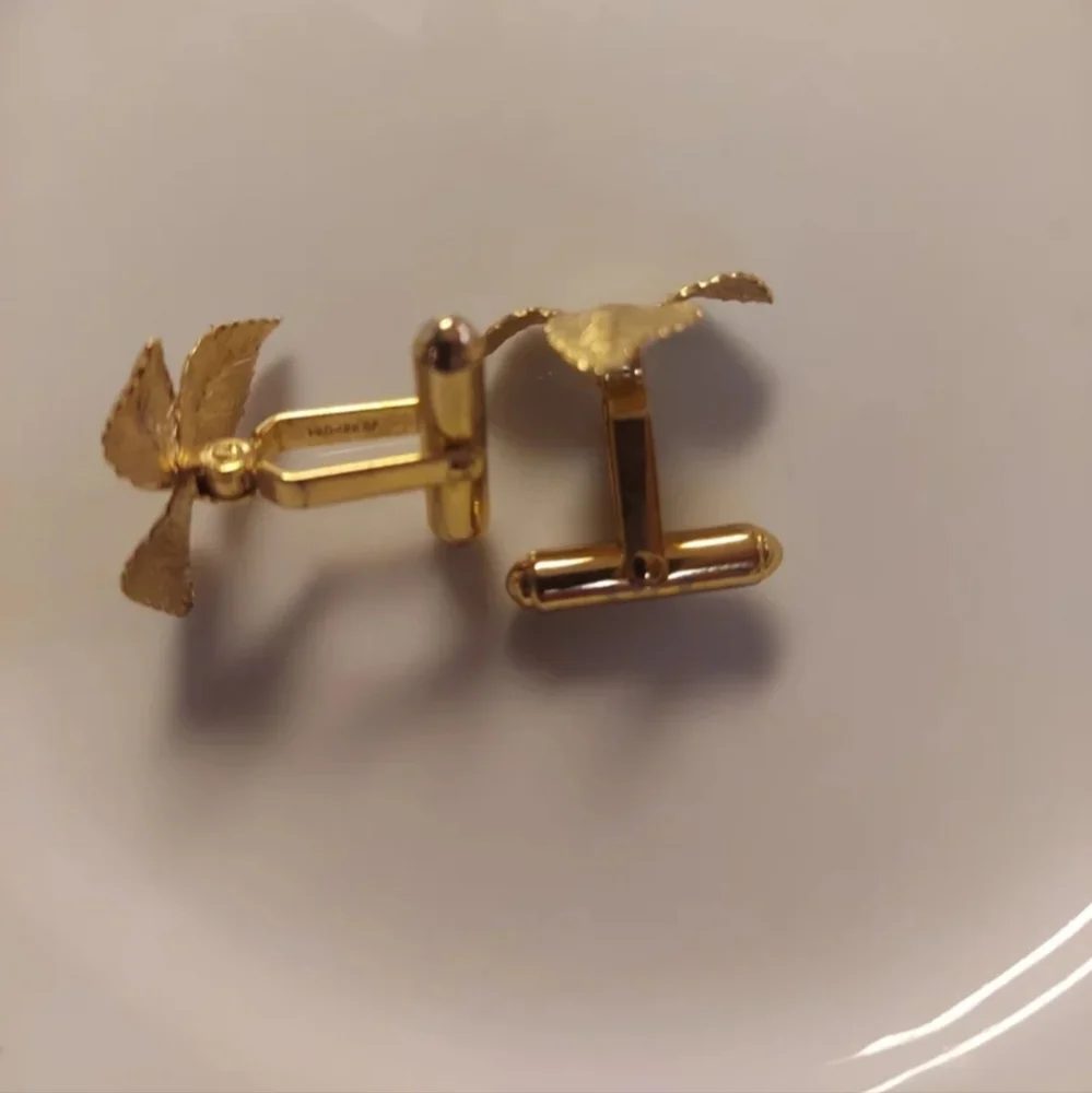12K GF 3 LEAF CUFFLINKS 4TH GENERATION OWNED LIKE NEW!